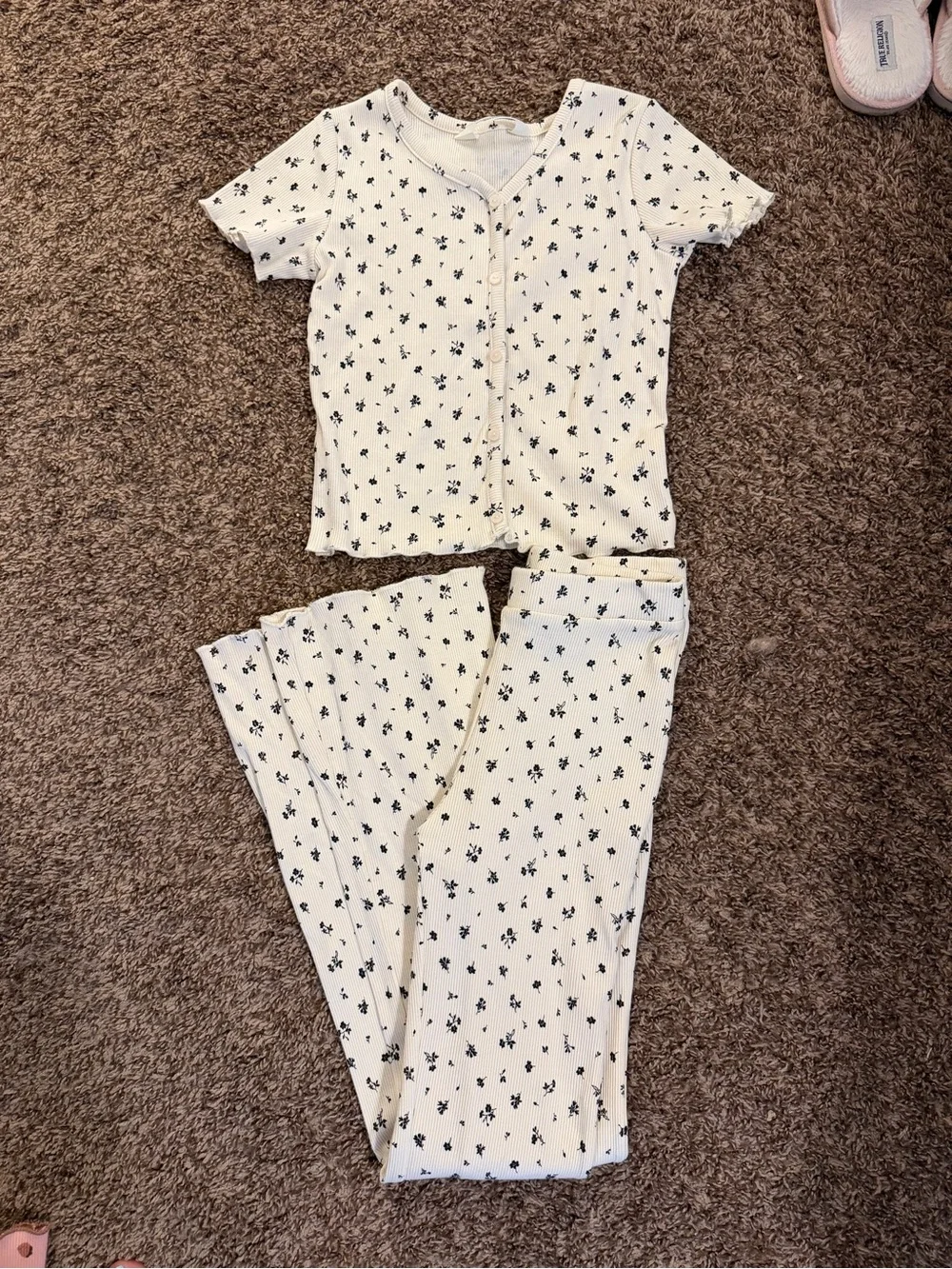 H&M Cream Short-Sleeve Floral Set with Navy Print